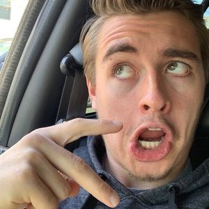 Meet your Posher, Colin